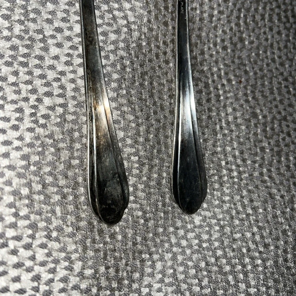 2 Oneida LYNNWOOD Silver-plate Serving Spoons‎ Need Polished